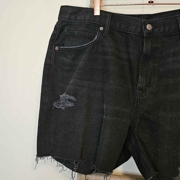 ⭐️40% Off⭐️ Old Navy Dad Shorts in Faded Black - Picture 2 of 14